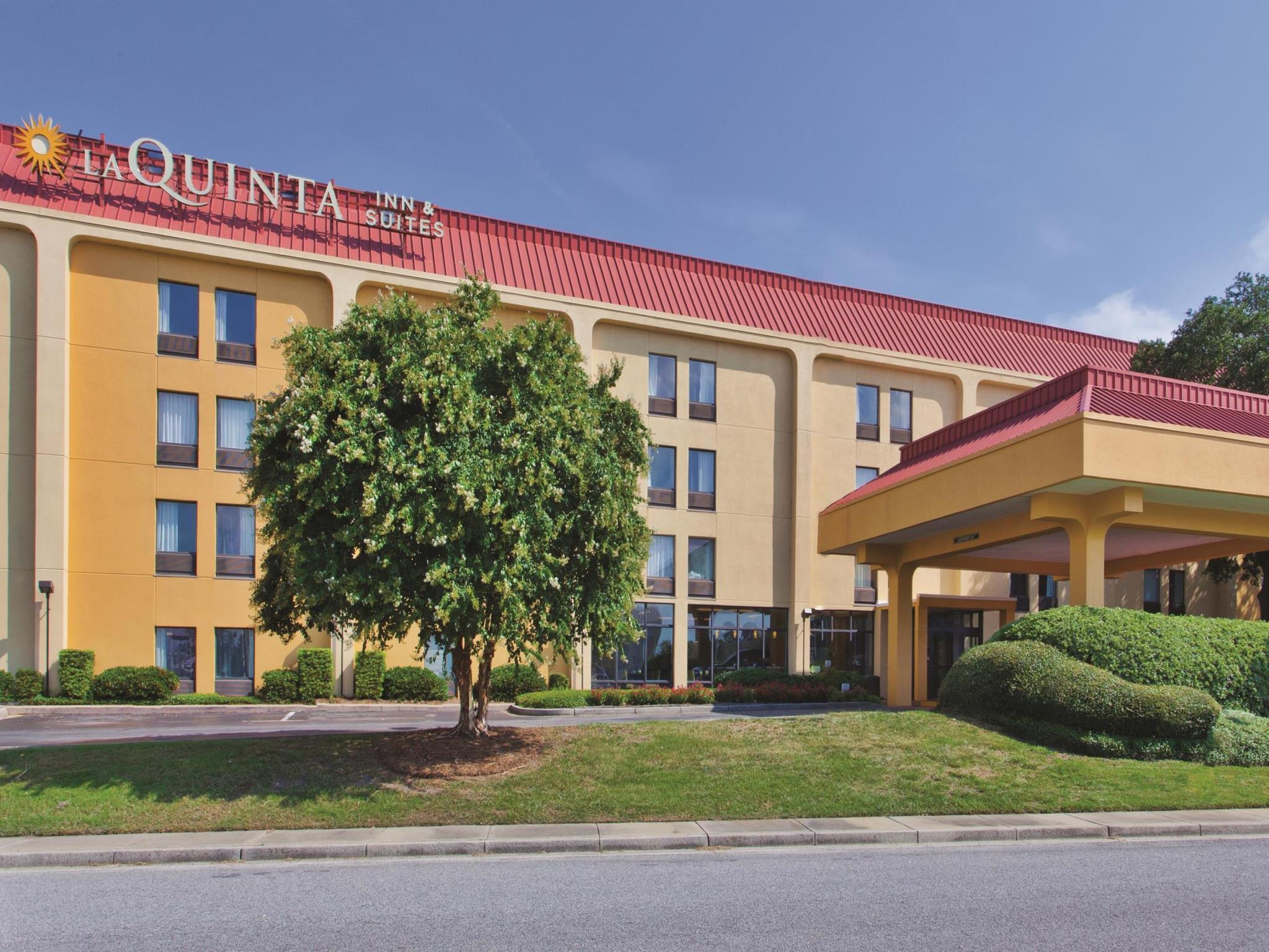 La Quinta By Wyndham Charleston Riverview Hotel Exterior photo