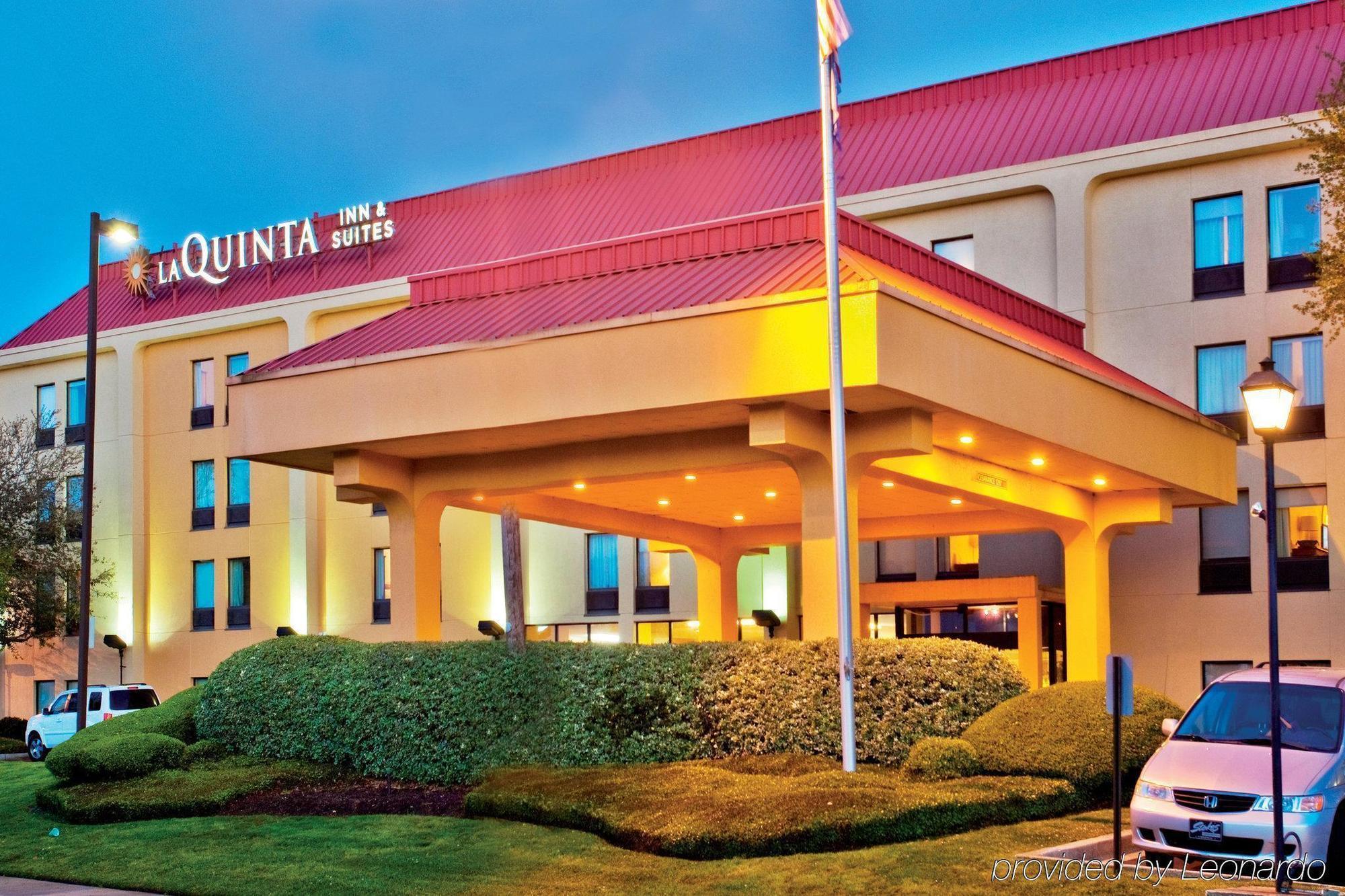 La Quinta By Wyndham Charleston Riverview Hotel Exterior photo