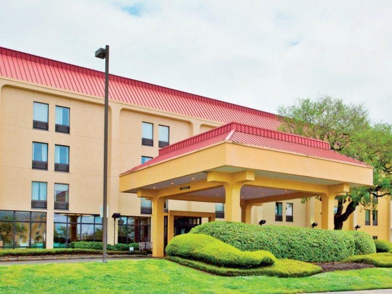 La Quinta By Wyndham Charleston Riverview Hotel Exterior photo