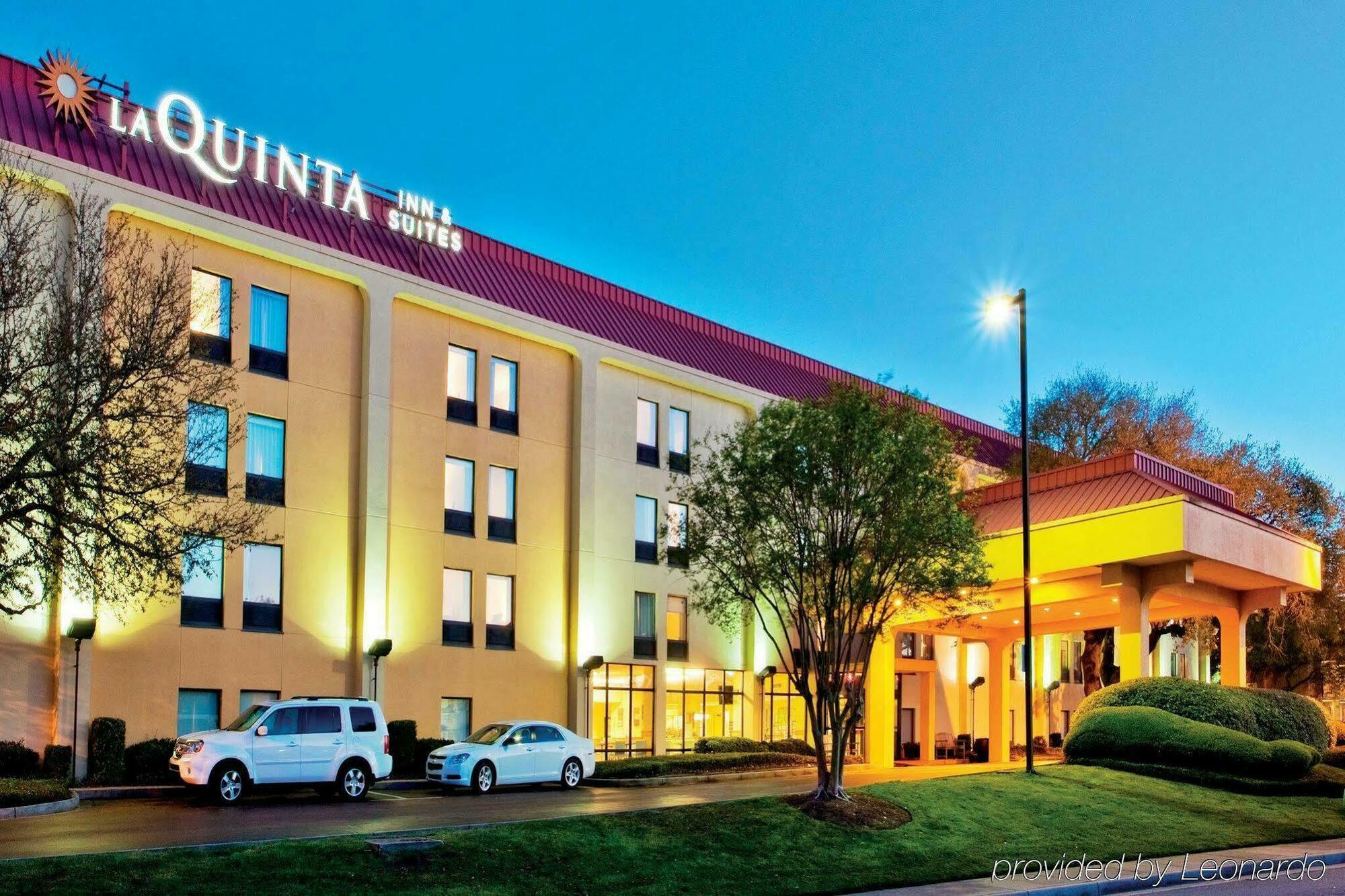 La Quinta By Wyndham Charleston Riverview Hotel Exterior photo